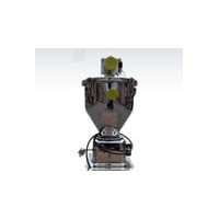 中央式微動真空吸料斗