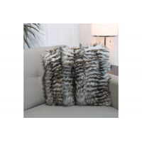 银色、白色和红色狐狸枕头